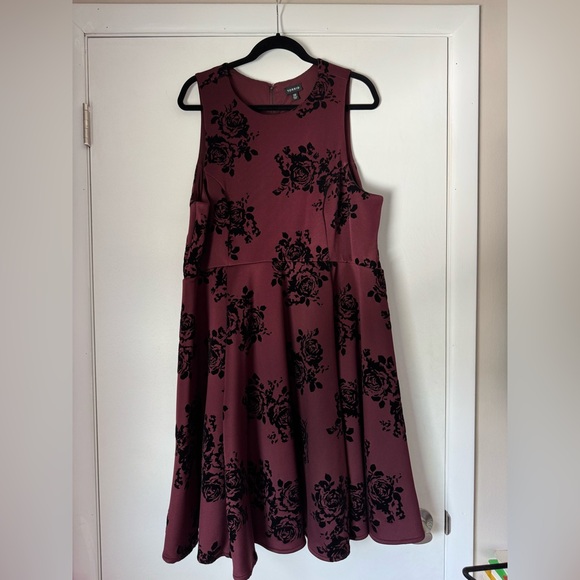 torrid Dresses & Skirts - Torrid Sleeveless Burgundy Floral Dress